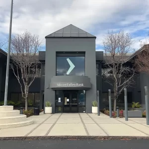 The headquarters of Silicon Valley Bank at 3003 West Tasman Drive, Santa Clara, California. Image credit: Minh Nguyen 2023, licensed under the Creative CommonsAttribution-Share Alike 4.0 International license.
