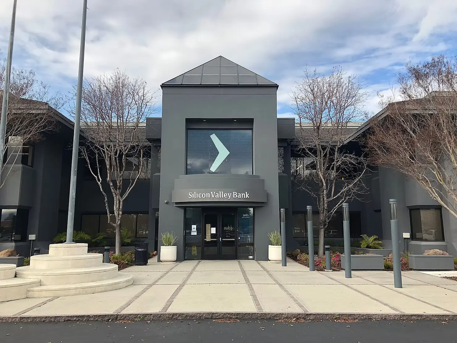 The headquarters of Silicon Valley Bank at 3003 West Tasman Drive, Santa Clara, California. Image credit: Minh Nguyen 2023, licensed under the Creative CommonsAttribution-Share Alike 4.0 International license.
